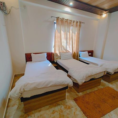 Elegance Hotel And Banquet Ayodhya Exterior foto