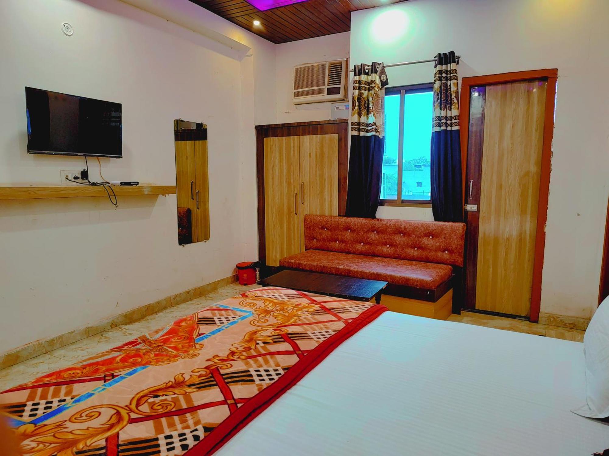 Elegance Hotel And Banquet Ayodhya Exterior foto