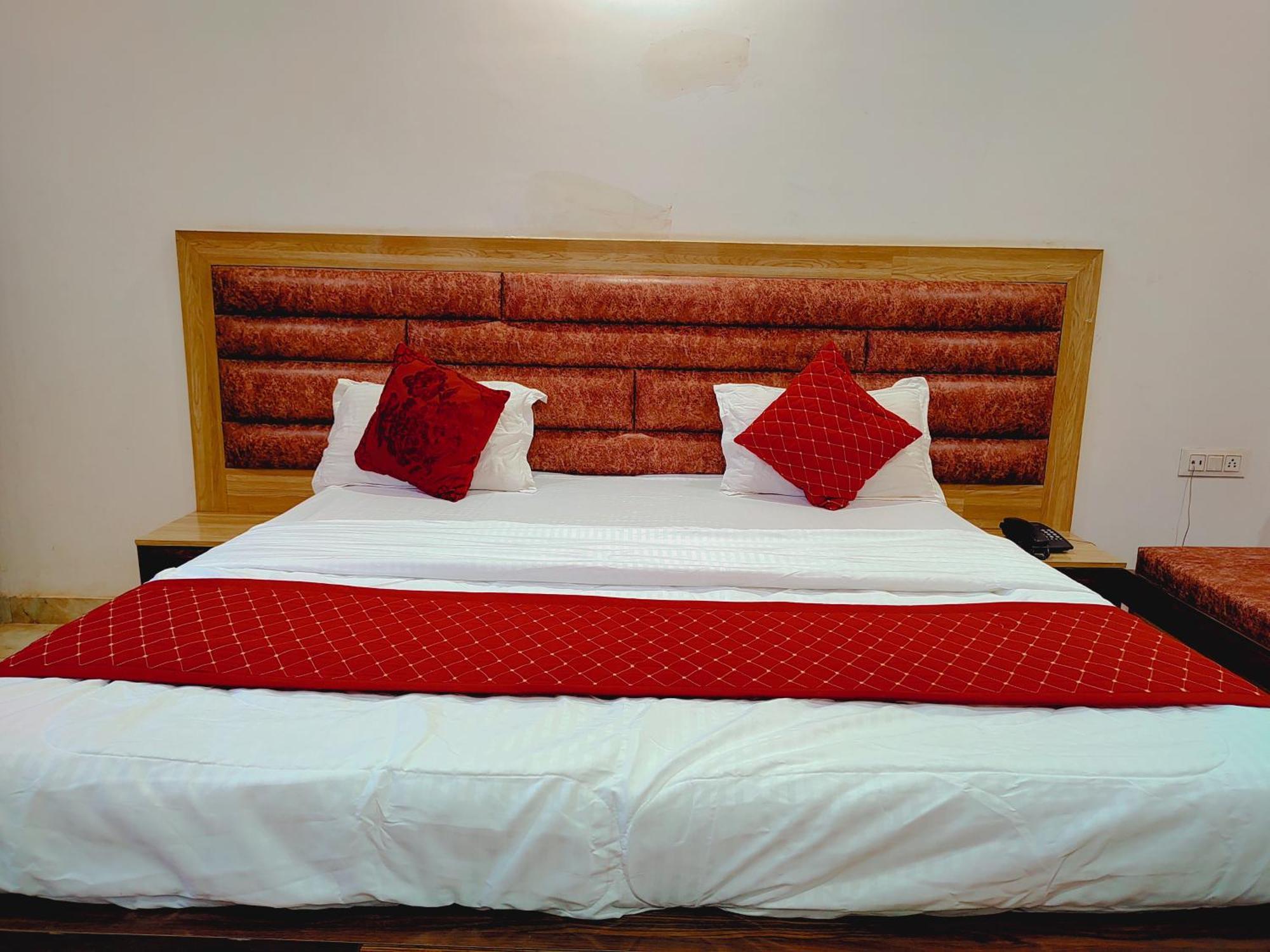 Elegance Hotel And Banquet Ayodhya Exterior foto