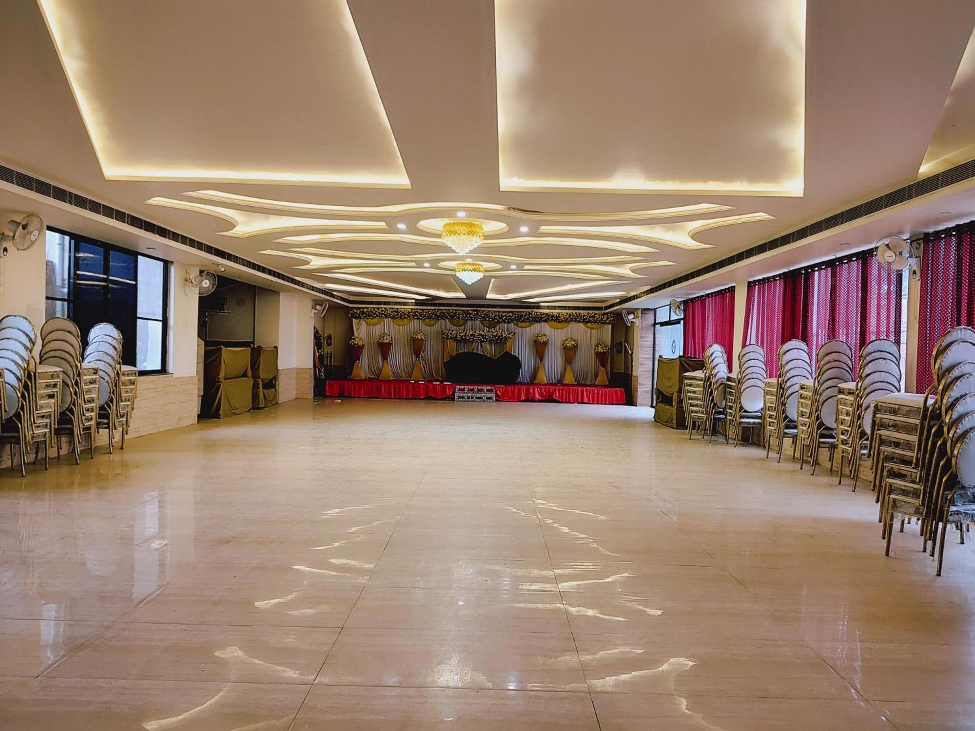 Elegance Hotel And Banquet Ayodhya Exterior foto