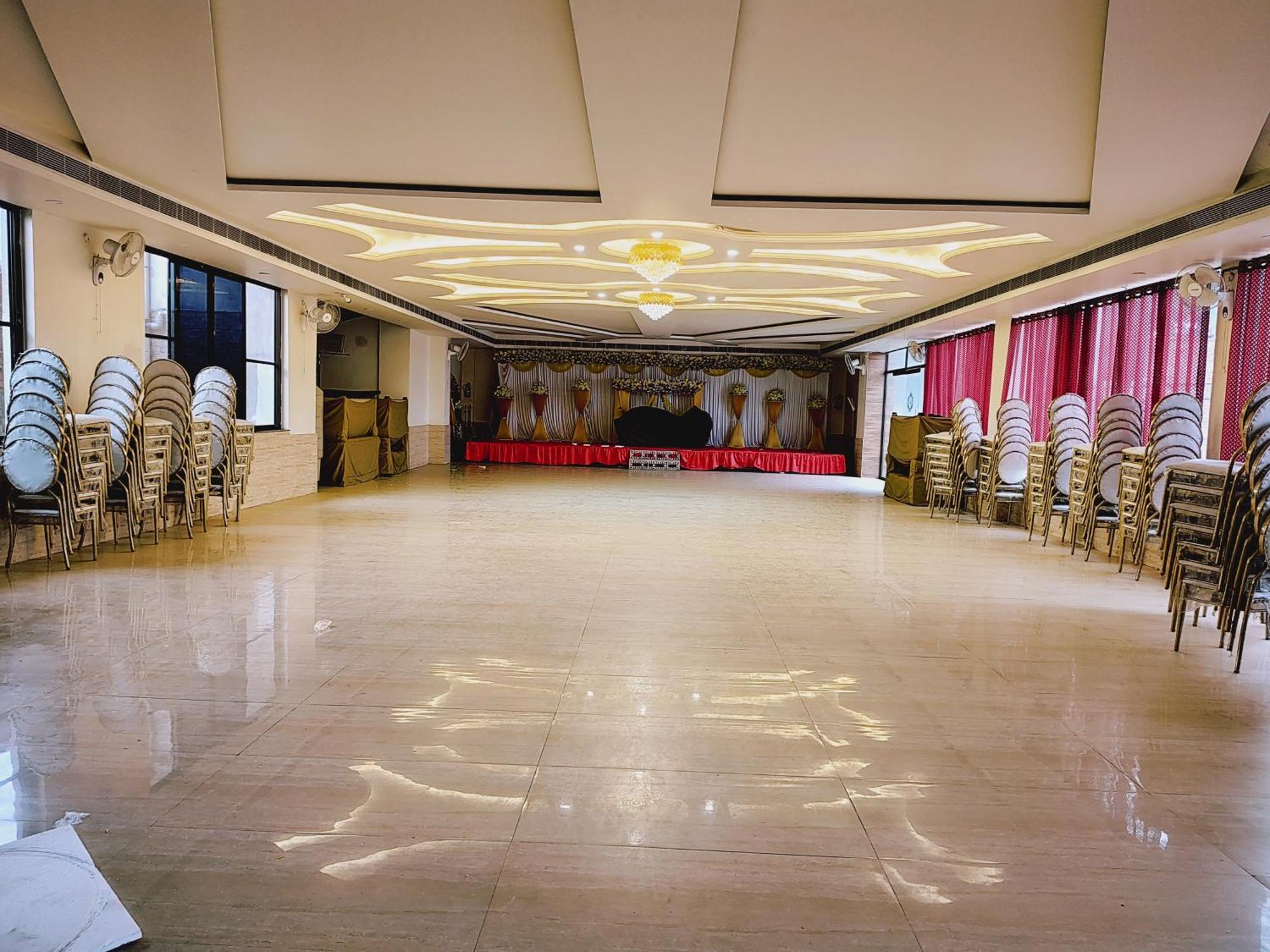 Elegance Hotel And Banquet Ayodhya Exterior foto