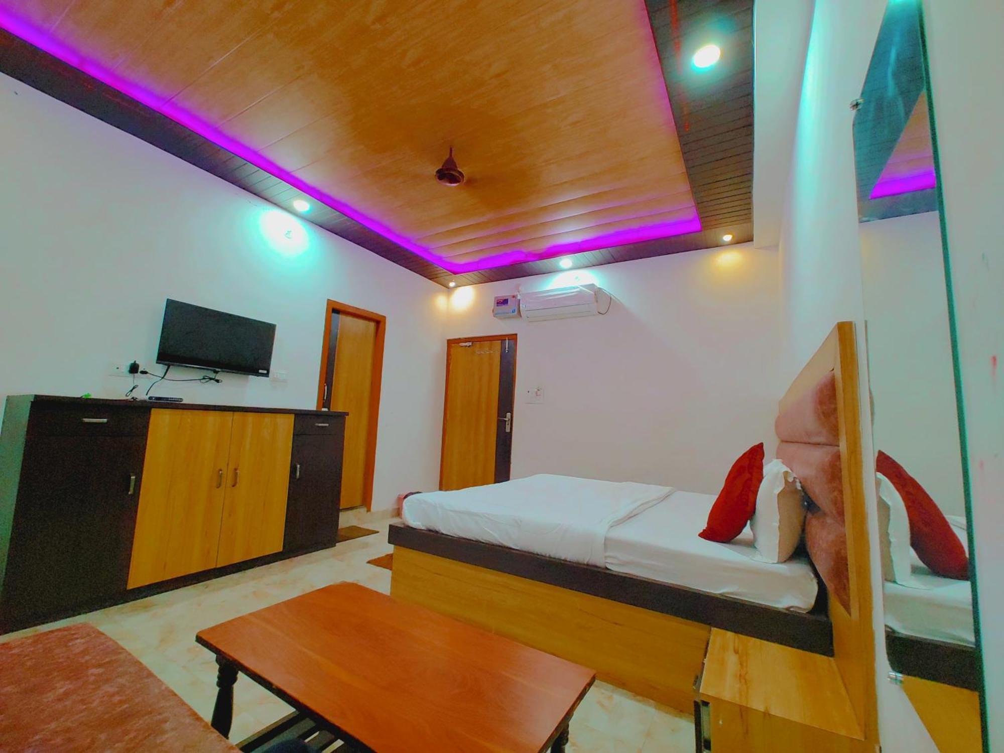 Elegance Hotel And Banquet Ayodhya Exterior foto