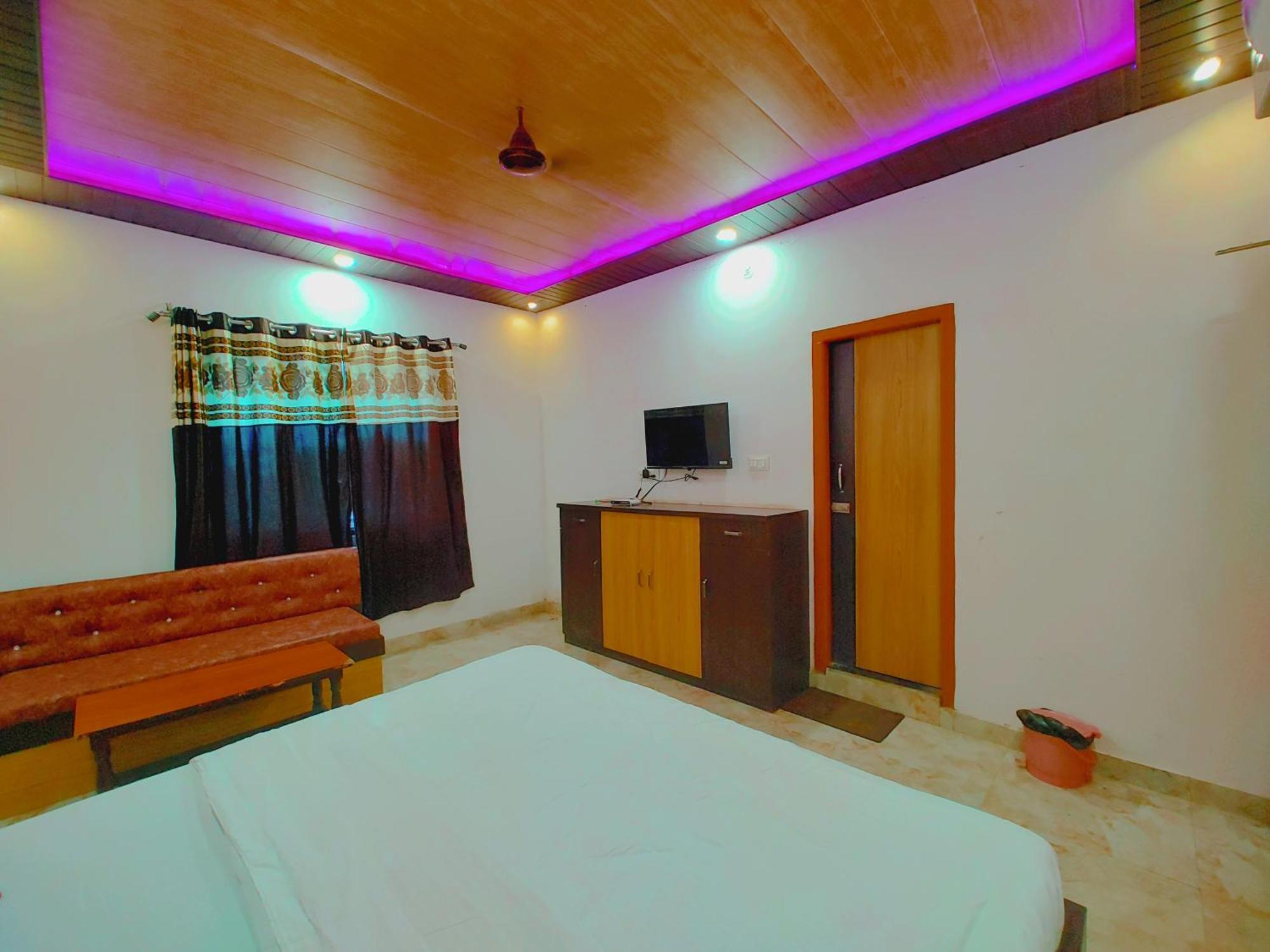 Elegance Hotel And Banquet Ayodhya Exterior foto