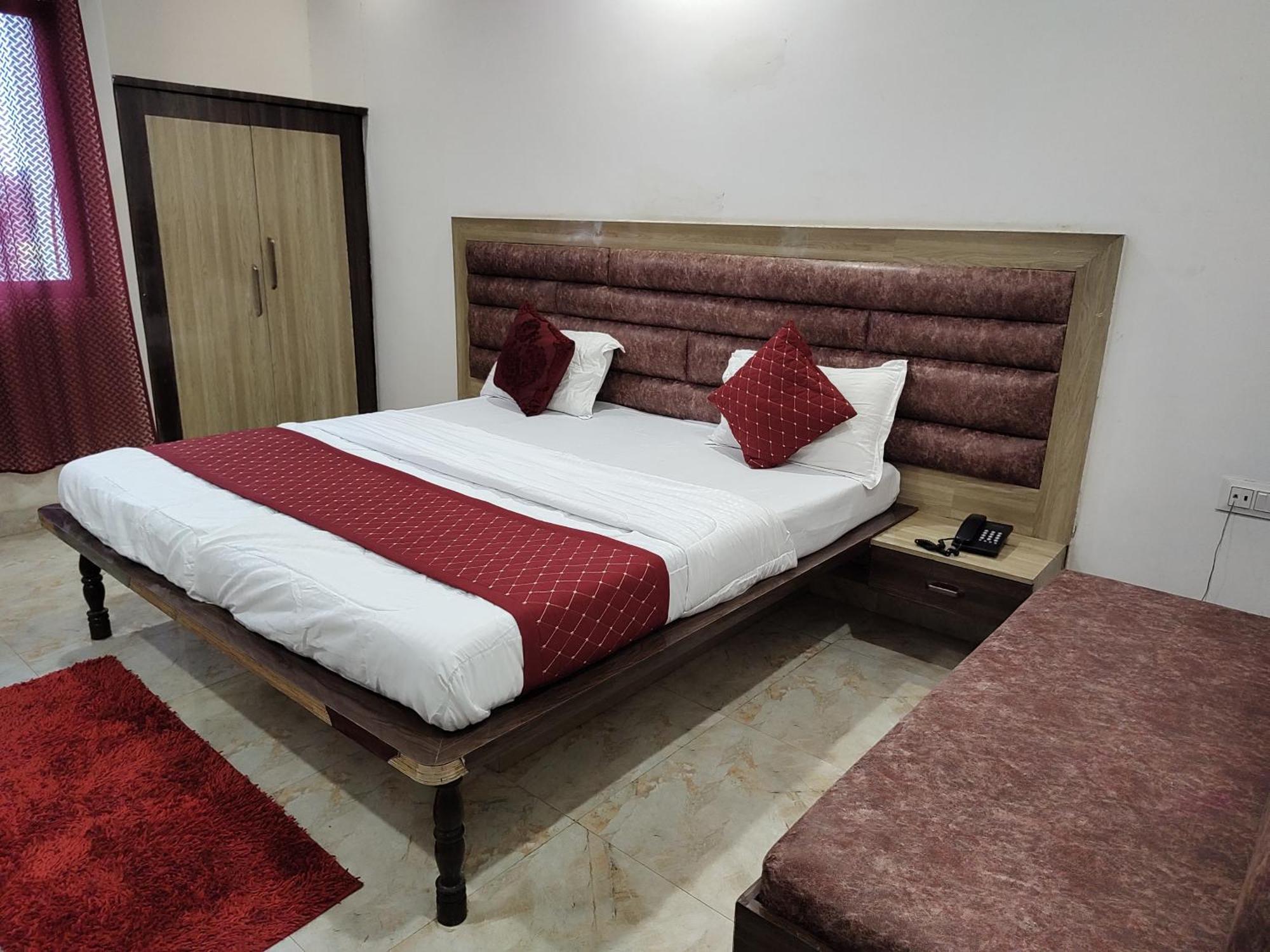 Elegance Hotel And Banquet Ayodhya Exterior foto