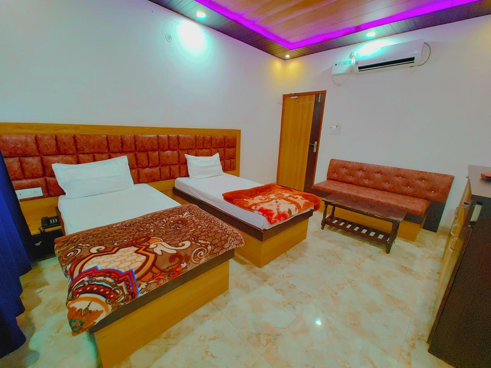 Elegance Hotel And Banquet Ayodhya Exterior foto