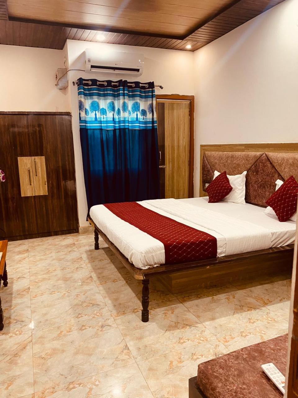 Elegance Hotel And Banquet Ayodhya Exterior foto